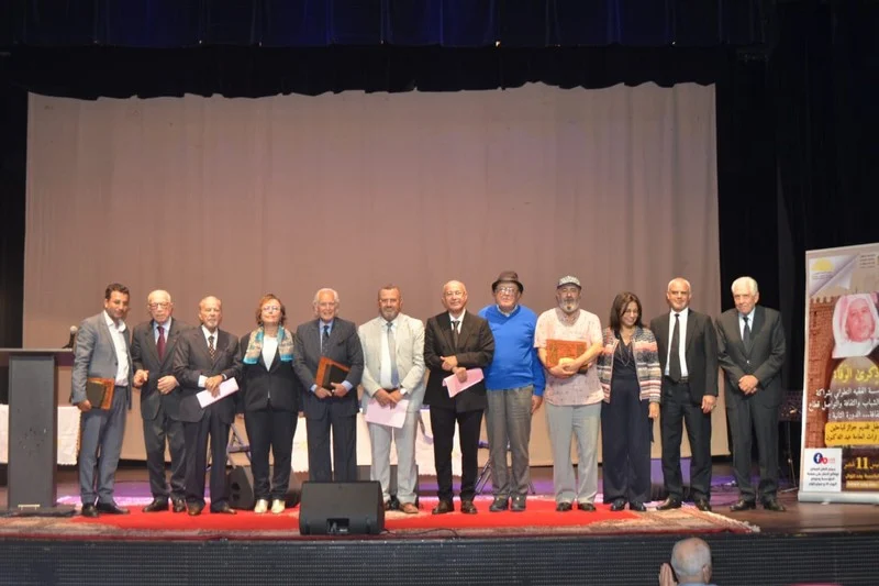 توّجت مؤسسة الفقيه التطواني أمس الخميس الباحثين الفائزين المهتمين بتراث العلَم الفكري المغربي الراحل عبد الله كنون وعطاءاته الثقافية والأد