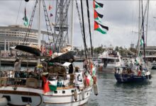 بعد بضعة أيام في إيطاليا وبالضبط في ميناء صقلية، انطلقت قوارب أسطول الصمود الدولي مجددا، مبحرة عبر المنطقة الصفراء، وهي تقترب أكثر فأكثر م