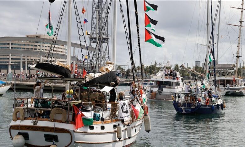 بعد بضعة أيام في إيطاليا وبالضبط في ميناء صقلية، انطلقت قوارب أسطول الصمود الدولي مجددا، مبحرة عبر المنطقة الصفراء، وهي تقترب أكثر فأكثر م