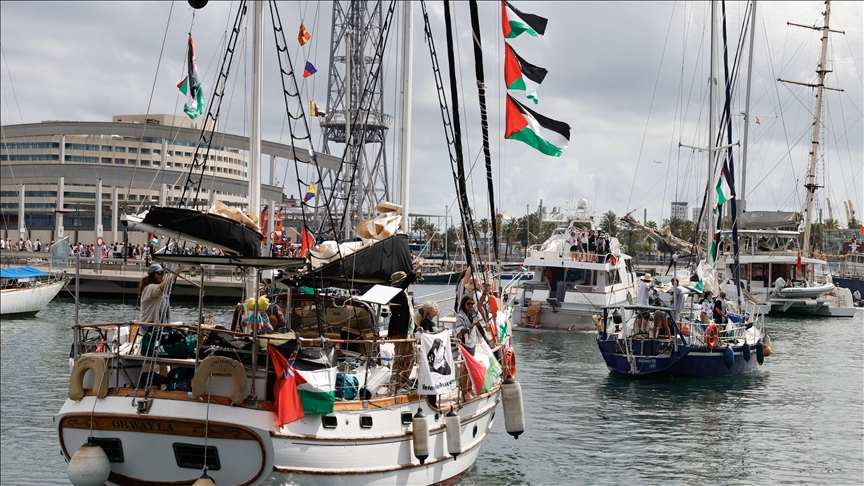 بعد بضعة أيام في إيطاليا وبالضبط في ميناء صقلية، انطلقت قوارب أسطول الصمود الدولي مجددا، مبحرة عبر المنطقة الصفراء، وهي تقترب أكثر فأكثر م