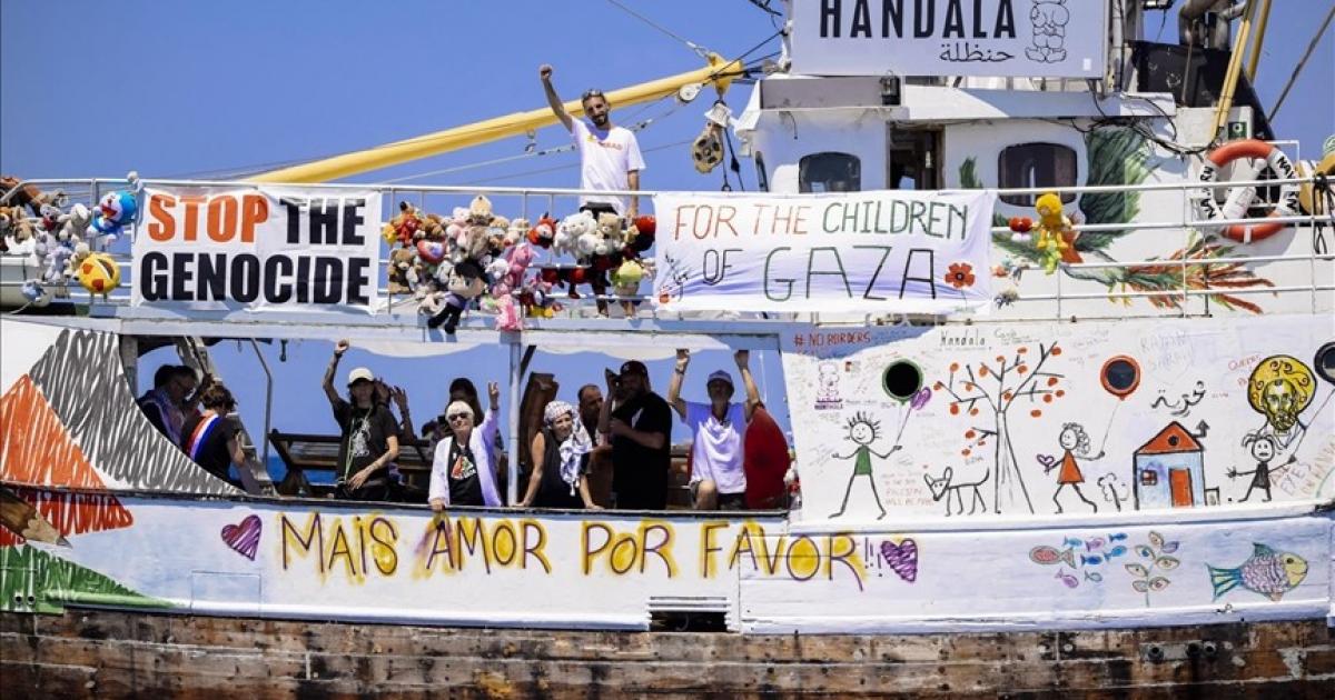 نددت منظمة الأمم المتحدة والاتحاد الأوروبي بالهجمات بالمسيّرات على أسطول الصمود العالمي المتجه نحو قطاع غزة، في حين أعلن الفريق القانوني ل