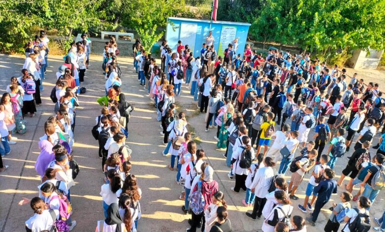 تنطلق الدراسة بشكل فعلي وإلزامي بداية من يوم الاثنين 08 شتنبر 2025، تحت شعار: "من أجل مدرسة ذات جودة". وكان أطر وموظفو الإدارة التربوية وال