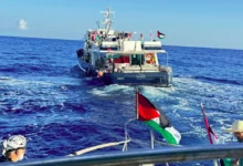 استنكرت اللجنة الدولية لكسر الحصار عن غزة استمرار سلطات الاحتلال الإسرائيلي في احتجاز عشرات المتضامنين الدوليين من طواقم طبية وصحفيين ومدا