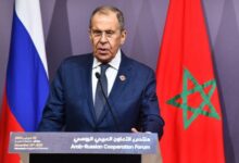 أعلن وزير الخارجية الروسي، سيرغي لافروف، اليوم الاثنين، أن موسكو مستعدة للترحيب بمخطط الحكم الذاتي الذي قدّمه المغرب لتسوية هذا النزاع ومب