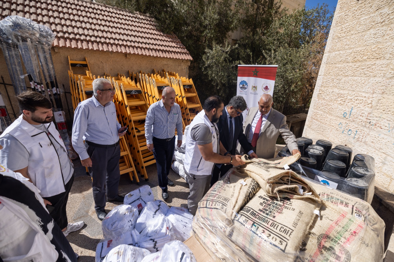 تواصل وكالة بيت مال القدس الشريف دعمها لموسم قطاف الزيتون في قرى محافظة القدس ضمن حملة “عونة” السنوية، في عامها السادس على التوالي. وأفادت