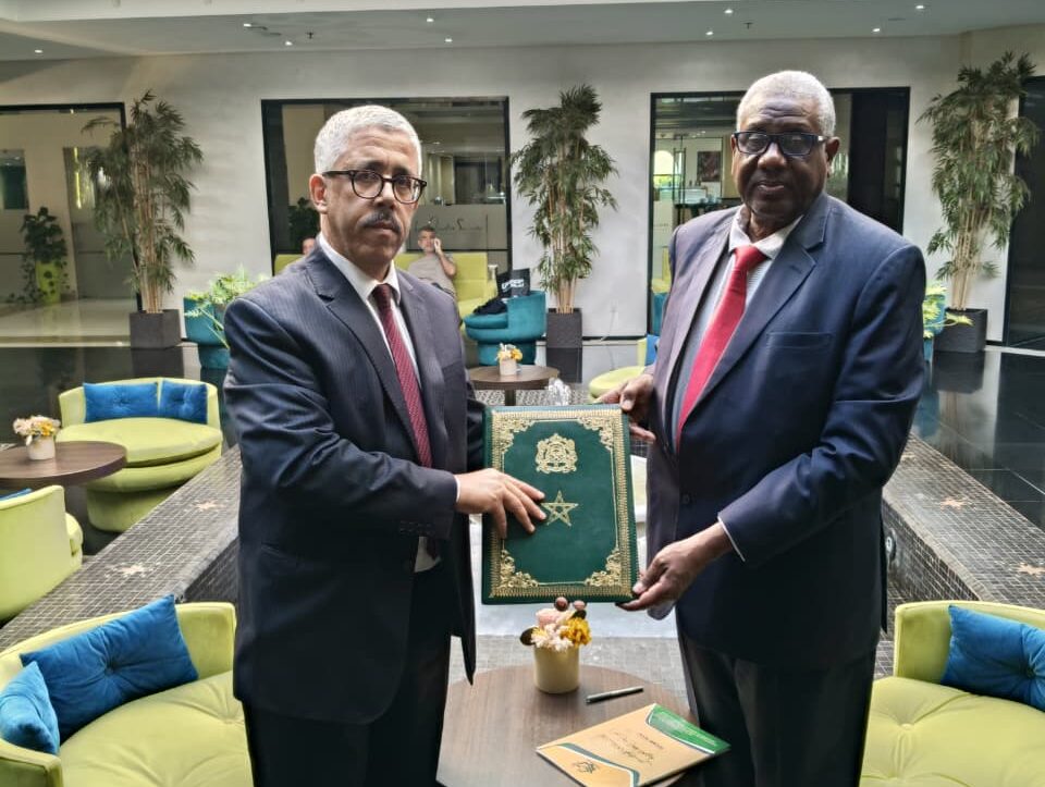 وقّع الائتلاف الوطني من أجل اللغة العربية، يوم أمس الأربعاء 12 نونبر 2025 بمدينة الرباط، مذكرة تفاهم وتعاون مع جامعة إفريقيا العالمية بالس