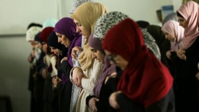 أيّدت المحكمة العليا في كوسوفو قرار وزيرة التعليم بمنع الحجاب في المدارس الحكومية. ورغم مطالبات المشيخة الإسلامية والمفتي وفتيات محجبات قم