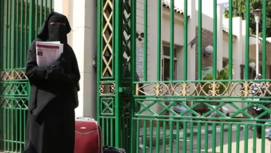 بعد منع تلميذة من متابعة دراستها بسبب ارتدائها النقاب، كشفت الفيدرالية الوطنية لجمعيات أمهات وآباء وأولياء التلاميذ أن وزير التربية الوطني