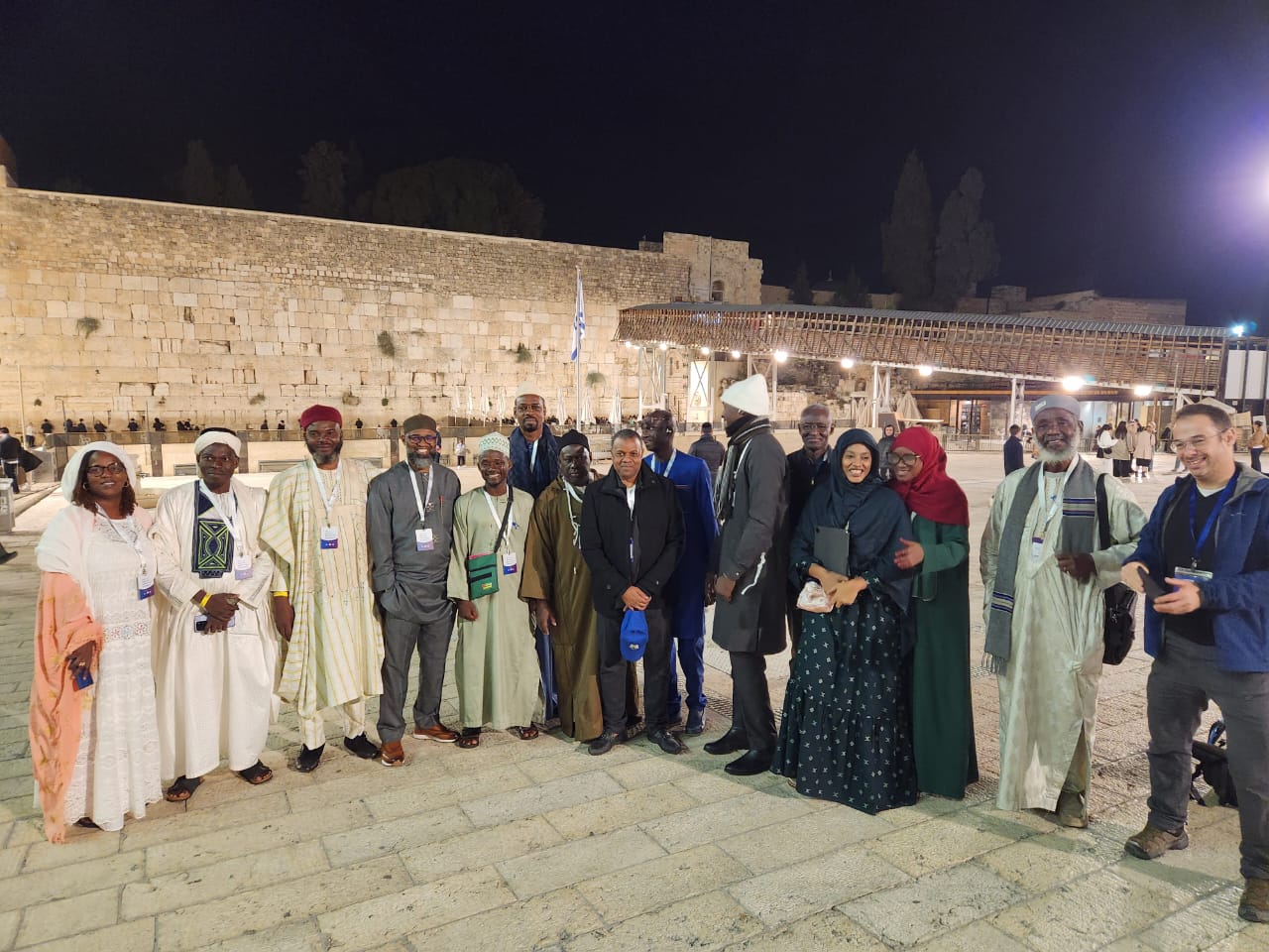 أثارت زيارة أئمة وصحافيين أفارقة إلى الأراضي الفلسطينية المحتلة واستقبالهم من طرف رئيس كيان الاحتلال الإسرائيلي إسحاق هرتسوغ انتقادات واسعة