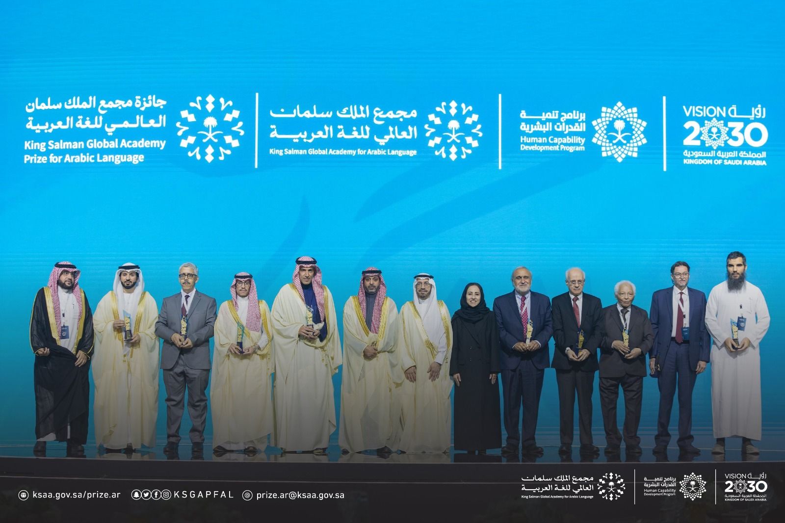 كرَّم مجمع الملك سلمان العالمي للغة العربية أمس الأحد الائتلاف الوطني من أجل اللغة العربية وذلك في حفل توزيع الجوائز على الفائزين بجائزة ال