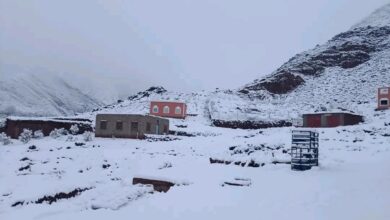 أعلنت عدد من المديريات الإقليمية بالمملكة عن تعليق الدراسة مؤقتا بسبب سوء الأحوال الجوية وتساقط الثلوج والفيضانات التي تشهدها بعض المناطق.