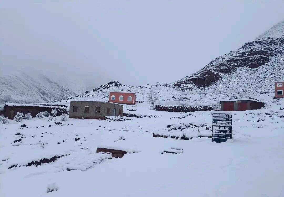 أعلنت عدد من المديريات الإقليمية بالمملكة عن تعليق الدراسة مؤقتا بسبب سوء الأحوال الجوية وتساقط الثلوج والفيضانات التي تشهدها بعض المناطق.