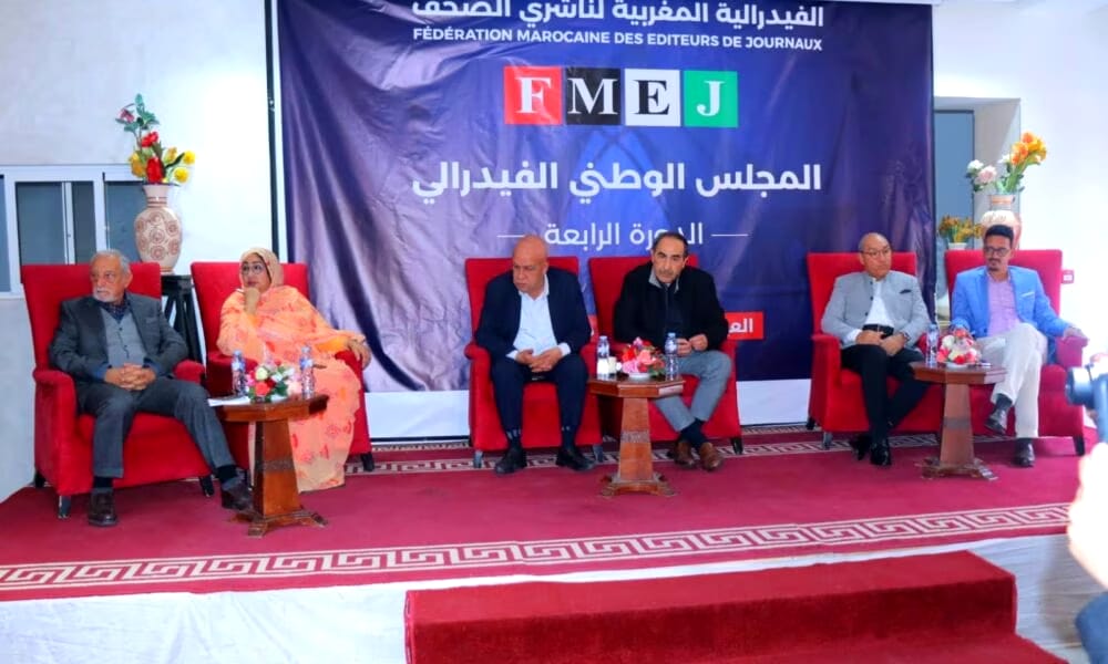 طالبت الفيدرالية المغربية لناشري الصحف إلى تعليق المسطرة التشريعية الجارية اليوم بمجلس المستشارين ووقف دراسة مشروع القانون المتعلق بإعادة