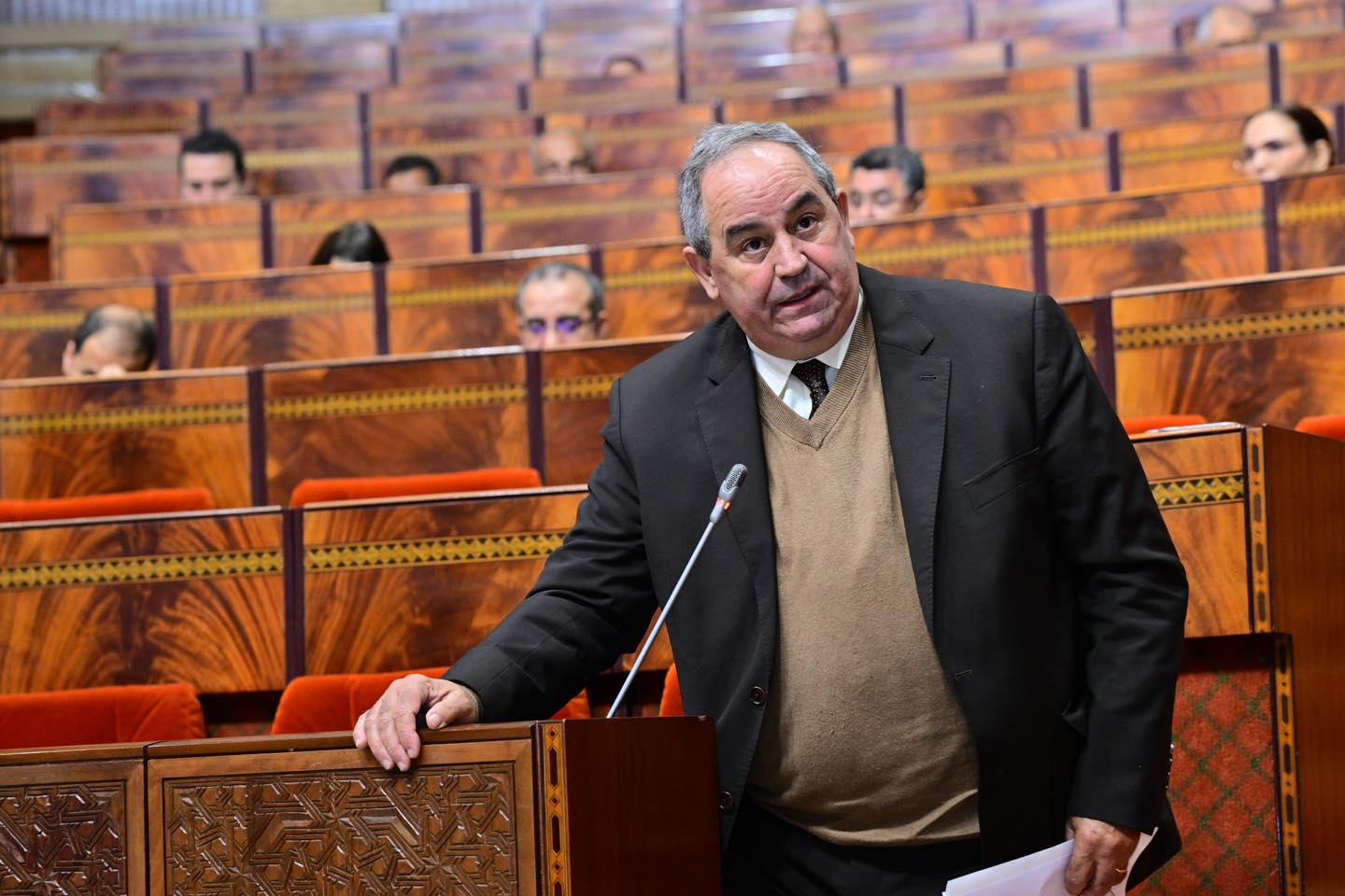 بعد الجدل الدائر حول قرار وزارة التعليم العالي والبحث العلمي والابتكار بفرض رسوم التسجيل على الباحثين الموظفين والمستخدمين، والأجراء الراغ