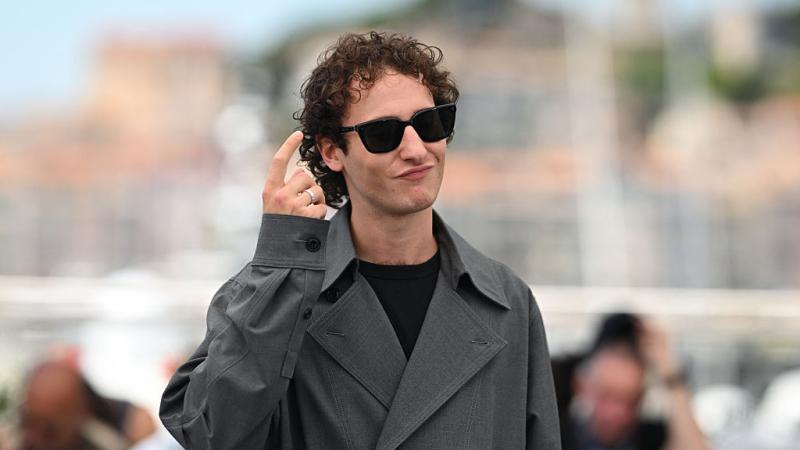 أعلن المغني السويسري نيمو الذي فاز بمسابقة الأغنية الأوروبية “يوروفيجن” العام الماضي، أنه سيعيد الجائزة احتجاجا على قرار اتحاد البث الأورو