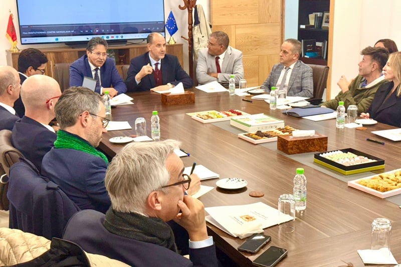 عرض مركز مصالحة، مساء أمس الأربعاء، تجربته في الوقاية من التطرف العنيف وإدماج المحكوم عليهم في إطار قضايا التطرف والإرهاب على رؤساء النياب