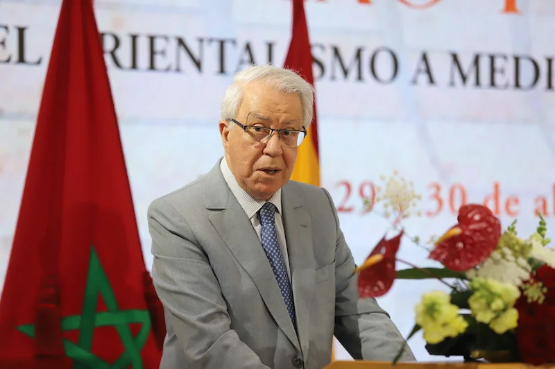 في خطوة تهدف إلى كسر الحواجز المادية بين القارئ والإنتاج العلمي الرفيع، كشفت أكاديمية المملكة المغربية عن سياسة نشر طموحة تضع "تعميم المعرف