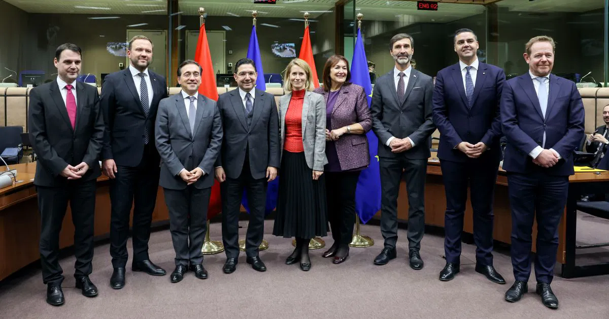 في خطوة دبلوماسية تاريخية، تبنى الاتحاد الأوروبي بمجموع دوله الأعضاء السبعة والعشرين موقفا مشتركا وحاسما يدعم مبادرة الحكم الذاتي المغربية،