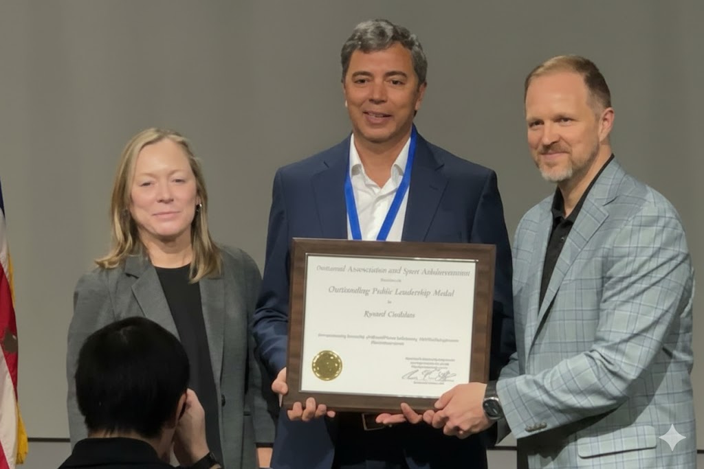 منحت وكالة الفضاء الأمريكية (ناسا) العالم المغربي الدكتور كمال الودغيري "ميدالية القيادة الاستثنائية"، وذلك في حفل رسمي أقيم يوم الخميس 22