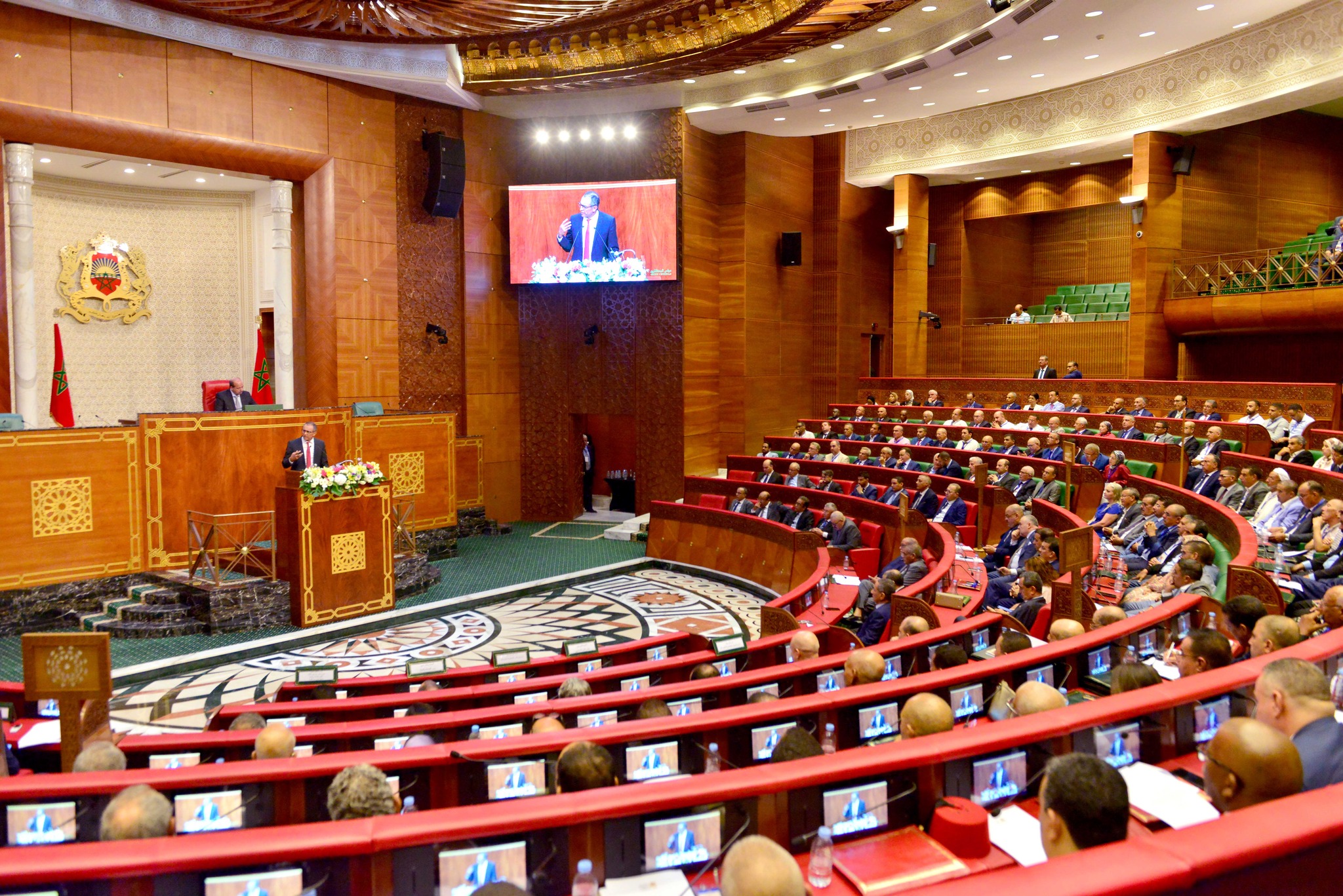 وجه فريق الاتحاد المغربي للشغل بمجلس المستشارين انتقادات حادة للواقع الحالي للوظيفة العمومية بالمغرب، مؤكدا أن غياب مناخ عمل تحفيزي بات يهدد