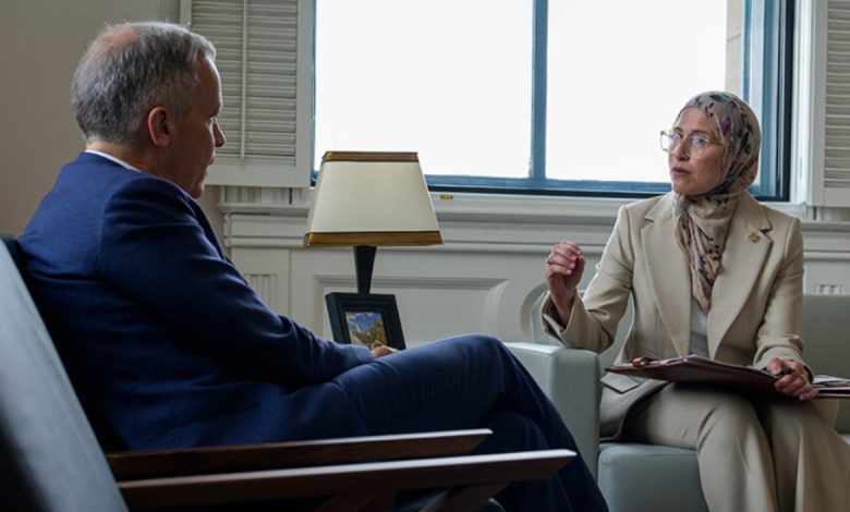 في خطوة أثارت جدلا واسعا في الأوساط السياسية والحقوقية، أعلنت حكومة رئيس الوزراء الكندي الجديد، مارك كارني، عن إلغاء منصبي "الممثل الخاص لم