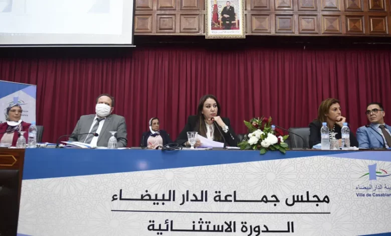 شهدت دورة فبراير العادية لمجلس جماعة الدار البيضاء "انتفاضة لغوية" قادتها فرق الأغلبية والمعارضة على حد سواء، رفضا لتمرير أضخم صفقة عمومية