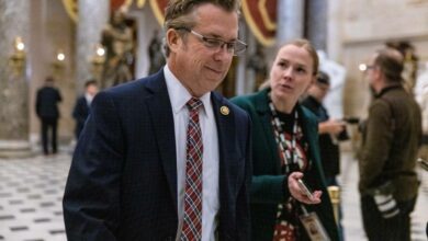 أثارت تصريحات النائب الجمهوري الأميركي، آندي أوجلز، موجة تنديد واسعة النطاق من قبل مسؤولين ديمقراطيين وجماعات حقوقية، بعدما دعا علانية إلى ط