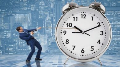 انتقلت معركة رفض الساعة الإضافية في المغرب من الفضاء الرقمي إلى المسار القانوني والمؤسساتي، حيث أطلق نشطاء مدنيون اليوم الجمعة عملية جمع الت