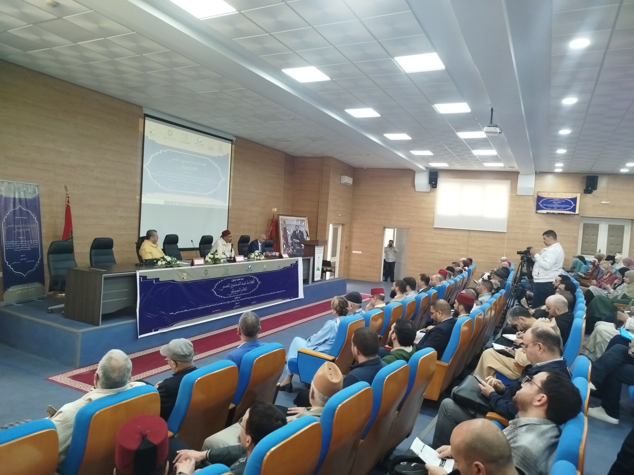 احتضنت كلية أصول الدين بتطوان، يوم الثلاثاء 21 أبريل 2026، فعاليات ندوة علمية دولية في موضوع "العلامة عبد الله كنون الحسني: العالم الموسوعي