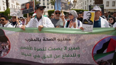 خطف مهنيو الصحة بالمغرب الأنظار في حضور لافت ومتميز خلال مشاركتهم في المسيرة الوطنية بالرباط الأحد الماضي دعما للأسرى والمسرى، مؤكدين انخرا