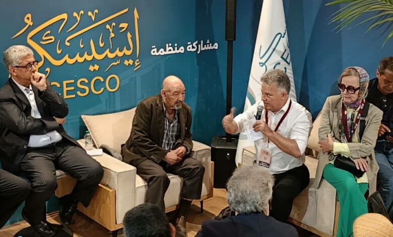 شهد رواق منظمة "الإيسيسكو" بالمعرض الدولي للنشر والكتاب بالرباط، مساء أمس الثلاثاء، ندوة فكرية تحت عنوان "عقدة اللغة والإعلام المغربي"، من تن
