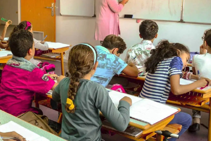 أثار الاتفاق السياسي لتشكيل حكومة إقليم إكستريماذورا الإسباني، والموقع بين حزب الشعب وحزب فوكس اليميني المتطرف، موجة رفض واسعة، بسبب تضمنه ب