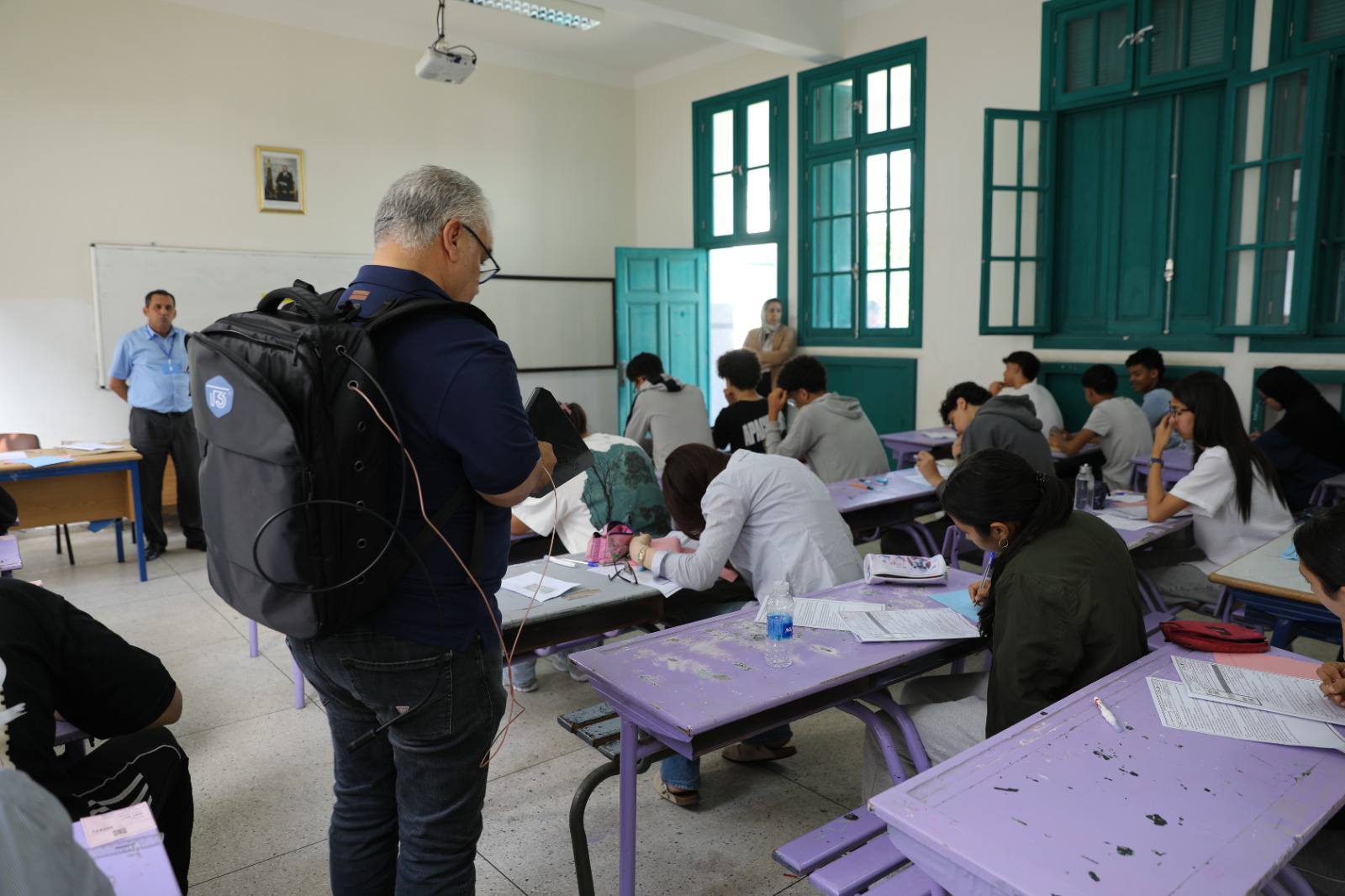 انطلقت صباح اليوم الإثنين فاتح يونيو 2026 امتحانات الدورة العادية للامتحان الجهوي الموحد للسنة الأولى بكالوريا في مختلف أقاليم وجهات المملكة