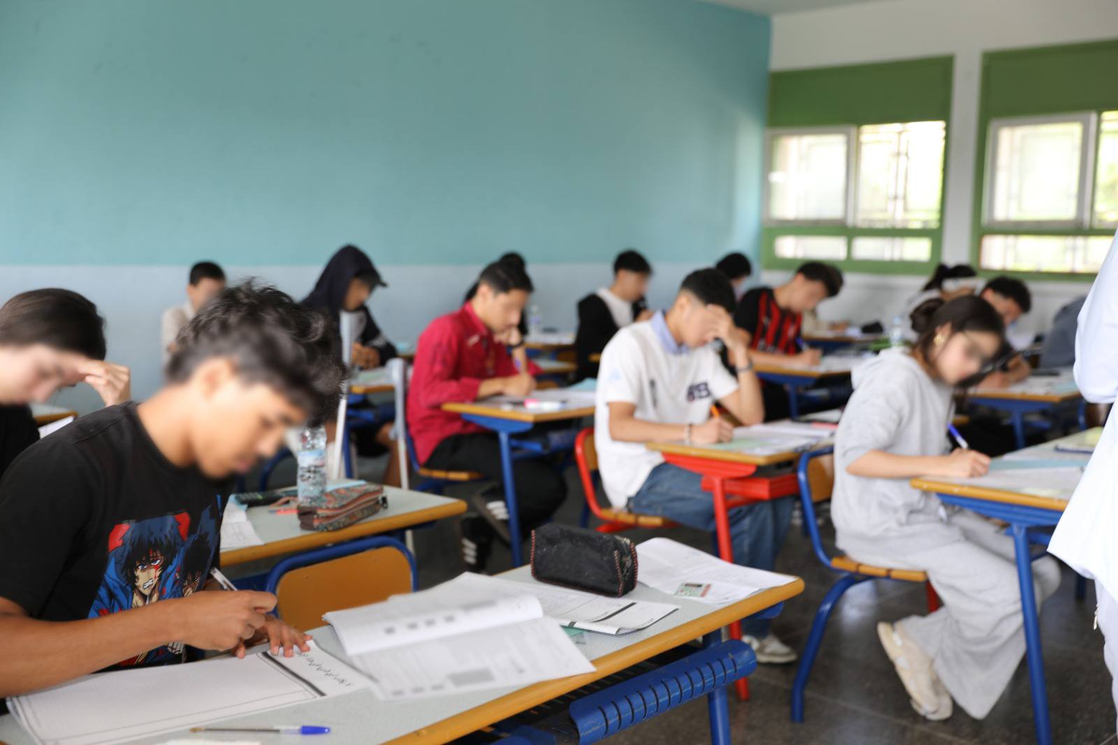 انطلقت صباح اليوم الخميس 4 يونيو 2026 اختبارات الدورة العادية للامتحان الوطني الموحد لنيل شهادة البكالوريا عبر ربوع المملكة، حيث يشارك في هذ