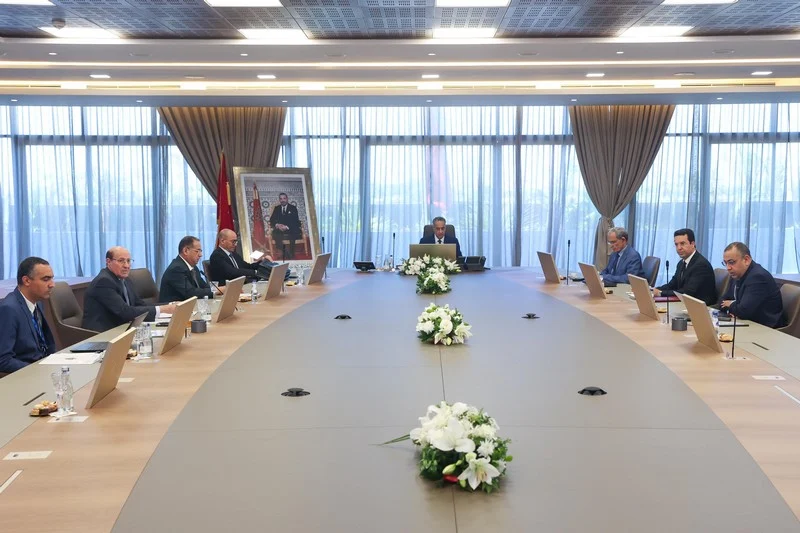 أعلنت المصالح الأمنية عن شروعها في تنزيل خطة عمل مندمجة تهدف إلى تعزيز الأمن بالملاعب والفضاءات الرياضية، ترتكز على تحديث العرض الأمني وتحين