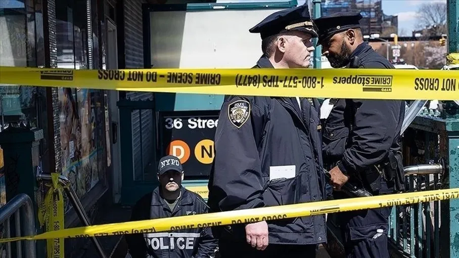ألقت السلطات الأمنية في ولاية يوتا الأمريكية القبض على المدعو بيتر مايكل لارسن، البالغ من العمر 48 عاما، بتهمة الشروع في القتل عقب تنفيذه ا