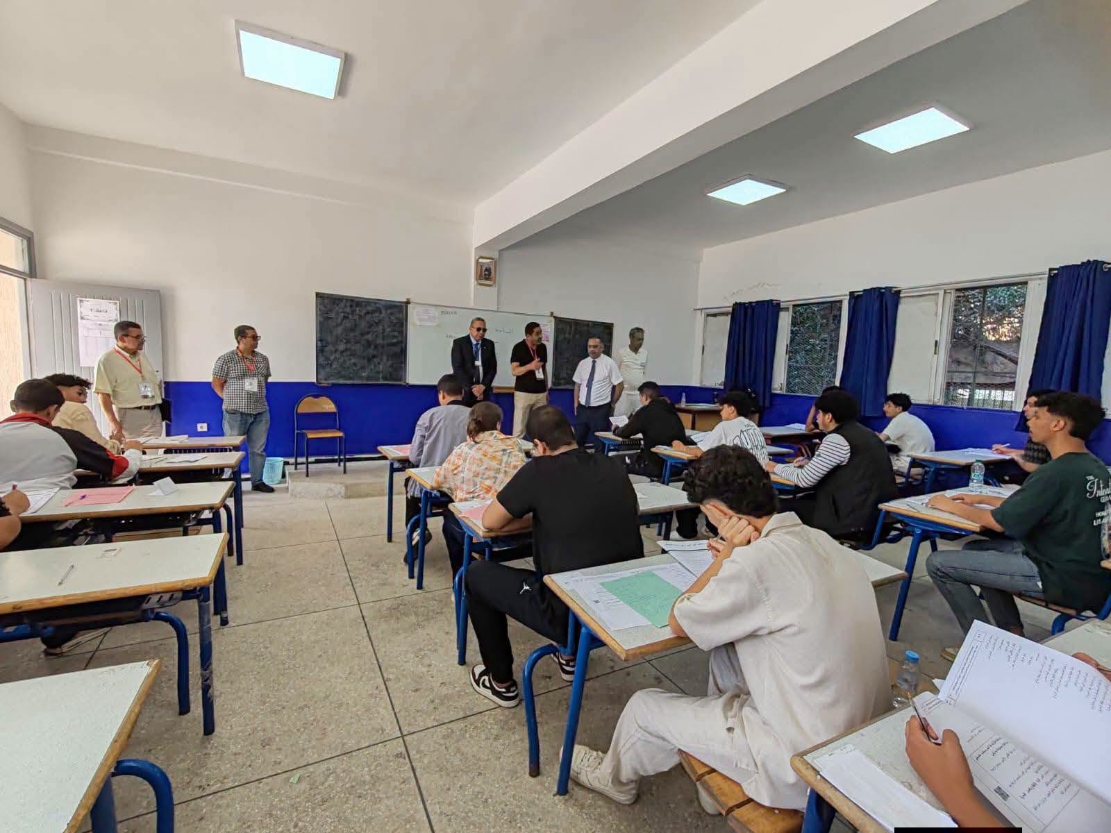 انطلقت أمس الخميس بمختلف مراكز الامتحانات بأقاليم المملكة اختبارات الدورة الاستدراكية لنيل شهادة البكالوريا برسم دورة يوليوز 2026، وهي المحط