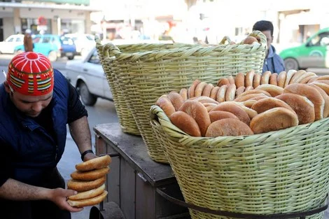 كشفت دراسة علمية مغربية حديثة أن مادة الخبز تأتي في طليعة المواد الغذائية الأكثر تعرضا للهدر والتخلص منها داخل بيوت الأسر المغربية، متجاوزة