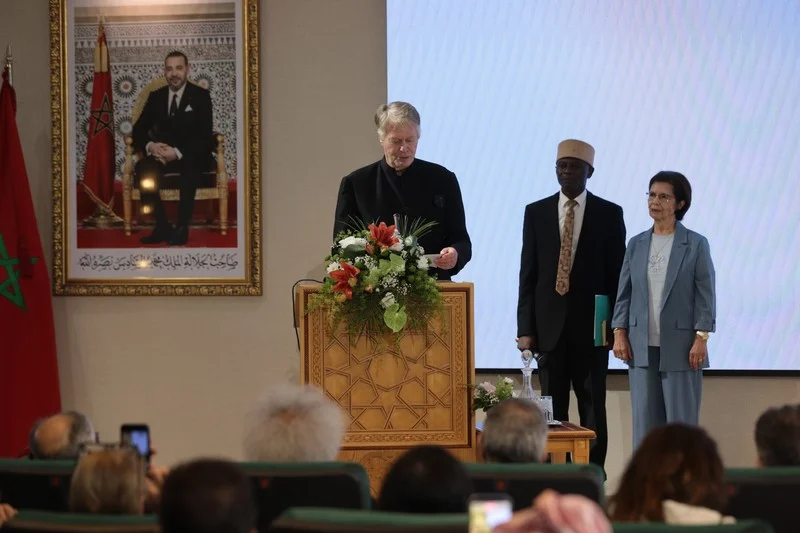 أطلقت أكاديمية المملكة المغربية بالرباط المبادرة الثقافية الدولية "دار عوالم الكتاب" (la Maison des Mondes du Livre)، تزامنا مع اختيار منظ
