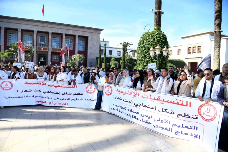دقّ المرصد الوطني لمنظومة التربية والتكوين ناقوس الخطر بشأن الظروف المهنية والاجتماعية المتردية التي تعاني منها مربيات ومربو التعليم الأول